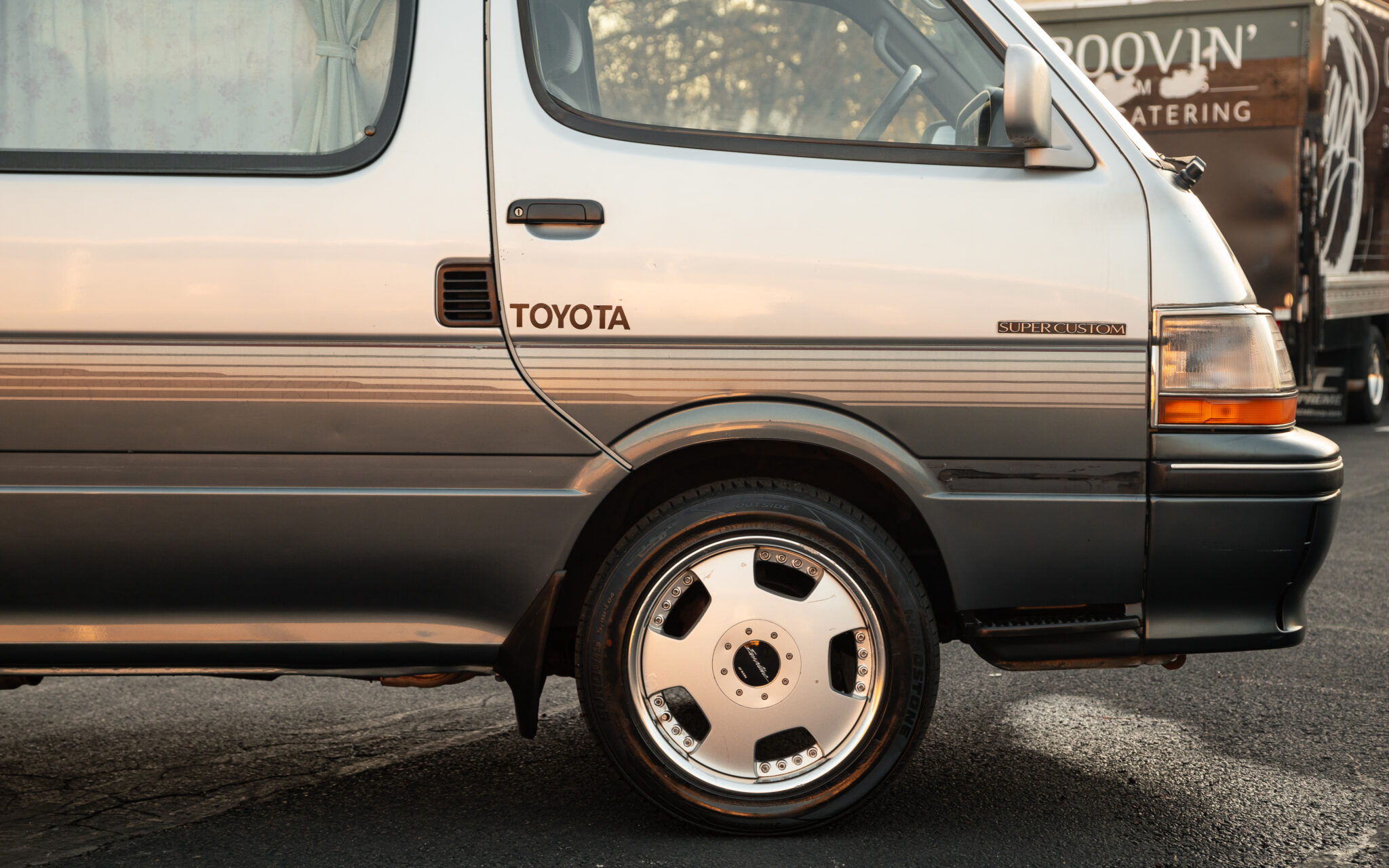 Toyota Hiace Super Custom with 5 Speed RWD Drivetrain
