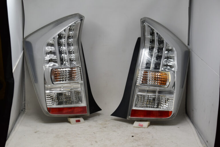 thumbnail interactive-video image 1 of Eagle Eyes Tail Light – Right Passenger Side For Prius 2012-2015, DOT/SAE 1 of 4