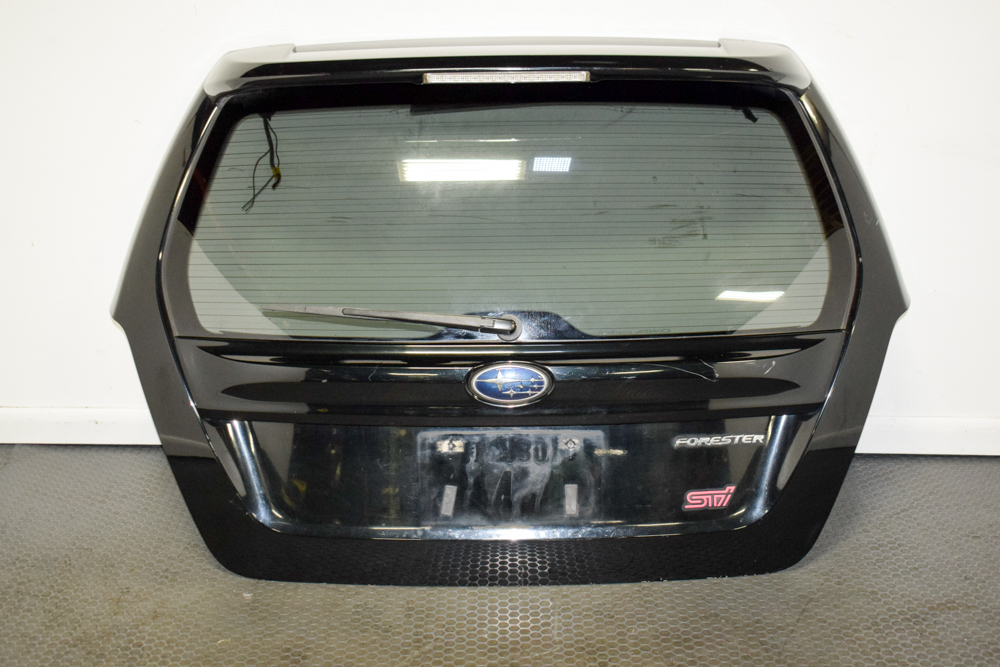 DSC_0051 08 JDM Forester SG9 STI tailgate with spoiler.
