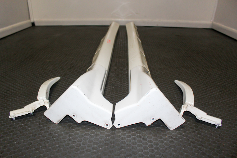 Subaru Forester STI SG9 side skirts white with spats