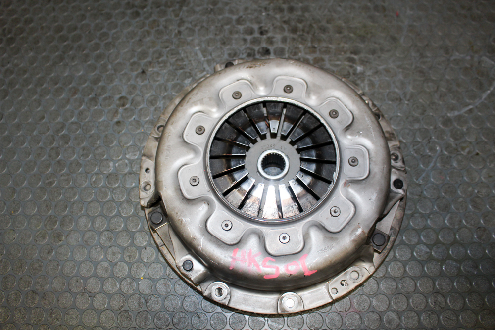 Used R32 GTR clutch set with HKS clutch disc, OEM flywheel and pressure plate for Nissan Skyline BNR32